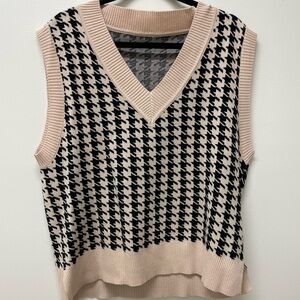 Amazon Women's V-Neck Sweater Vest - Black and Cream Houndstooth